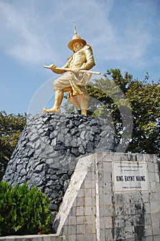 Statue of King Bayint Naung or Bayinnaung Kyawhtin