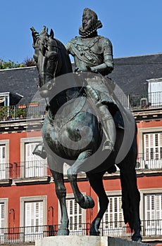 Statue of king Philips III photo