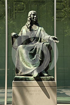Statue on the Korte Voorhout in memory of the six most famous jurists