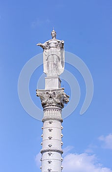 Statue of Lady Victory on top of war monument, Yorktown, VA, USA