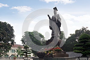 Statue of Le Loi