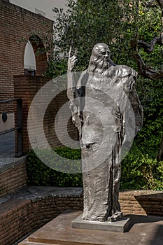 The statue of Leonardo da Vinci by artist Wu Weishan, in the historic center of Vinci, Florence, Italy