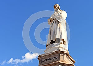 Statue of Leonardo da vinci in Milan