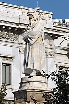 Statue of Leonardo da Vinci - Milano Italy