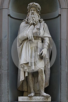Statue of Leonardo Da Vinci, Florence, Italy