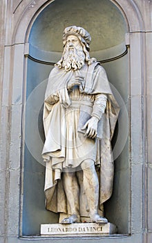 Statue of Leonardo da Vinci in Uffizi Colonnade, Florence