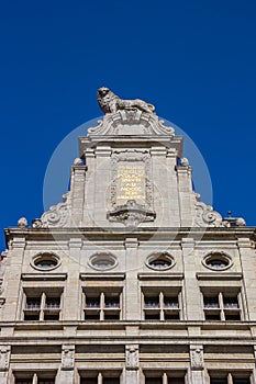Statue of a lion on top of the town hall of Leipzig