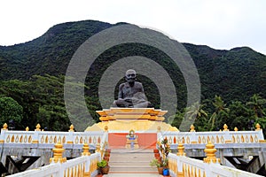 Statue of Luang Poo Toud