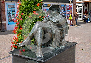 Statue of Madam Migraine by Rene Rikkelman in Zandvoort