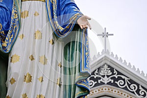 statue maria