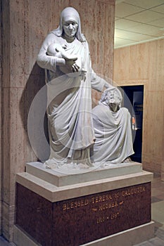 A statue of Mother Theresa at the Basillca of Immaculate Conception Mary in Washington, DC