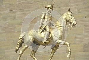 Statue of patriot on horseback photo