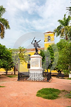 Statue and Plaza in Mompox photo