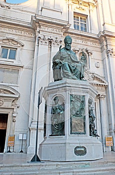 The statue of the Pope