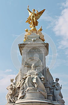 Statue of Queen Victoria by Buckingham palace