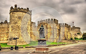 Statue of Queen Victoria in front of Windsor Castle