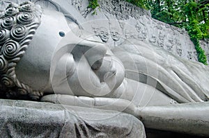 A statue of a reclining Buddha.