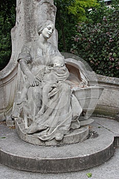 Statue representing a mother and her child - Lille - France