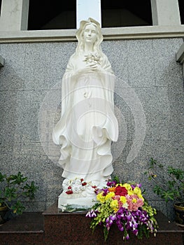 Statue Rosa Mystica