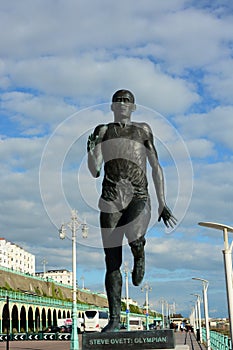 statue of a runner