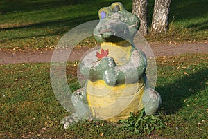 Statue of a sad alligator in the Park.