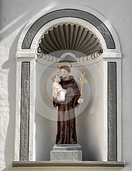 Statue of Saint Anthony of Padua in alcove on front of the Church of Corpus Christi,Klastery, Cesky Krumlov, Czech Republic