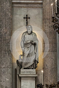 A statue in San Francesco di Paola