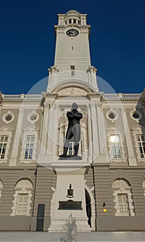 Statue of Sir Stamford Raffles and Victoria Theatre and Concert Hall, Singapore