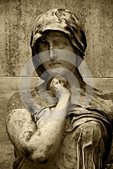 Statue of a sitting woman