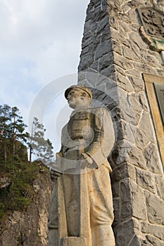 Statue of soldier