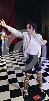 Michael Jackson statue part 2