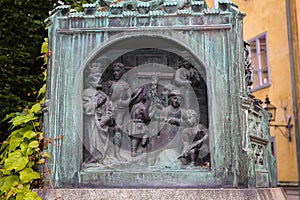 A statue of the swedish people