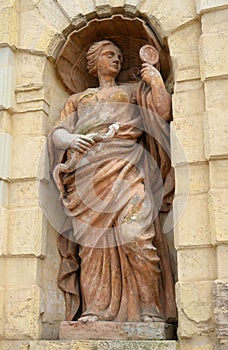 Statue symbolizing prudence.