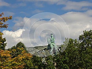 Statue of Wilhelm in Cologne in front of the bridge