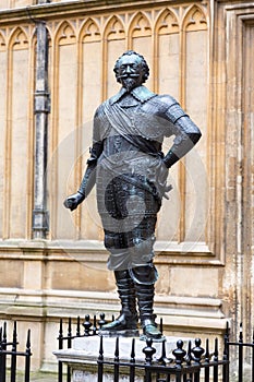 Statue of William Herbert Earl Pembroke