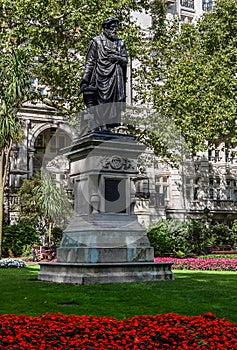 Statue of William Tynsdale London