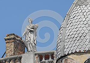 Statue of a woman, the goddess with a wreath and ears of wheat