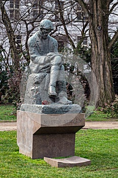 Statue of writer