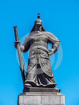 The statue of Yi Sun-Shin outside of Gyeongbokgung Palace photo