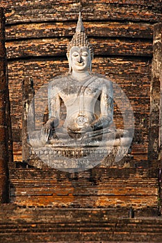 Statues of Buddha sit, Wat Sa Si, Sukhothai.