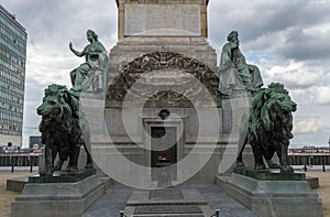 Statues at Congress column Brussels