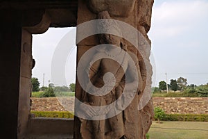 Statues the decorating columns