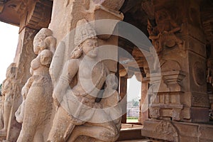 Statues the decorating columns