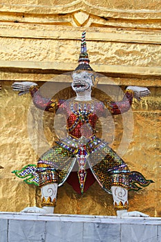 Statues ot Thai giant