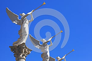 The statues of winged troubadours