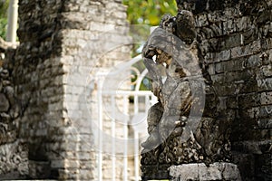 Statur in a Tempel-Park