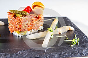 Steak tartare with vegetables