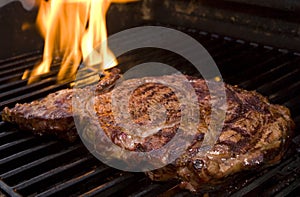 Filetes sobre el parrilla 