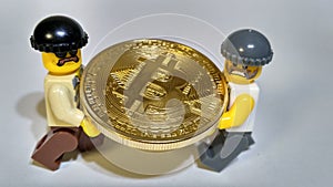 Steal Golden Bitcoin money robbery