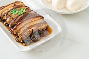 Steam Belly Pork With Swatow Mustard Cubbage Recipes or Mei Cai Kou Rou